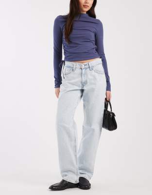 Levi's - 94 - Weit geschnittene Jeans in Bleach-Waschung-Blau