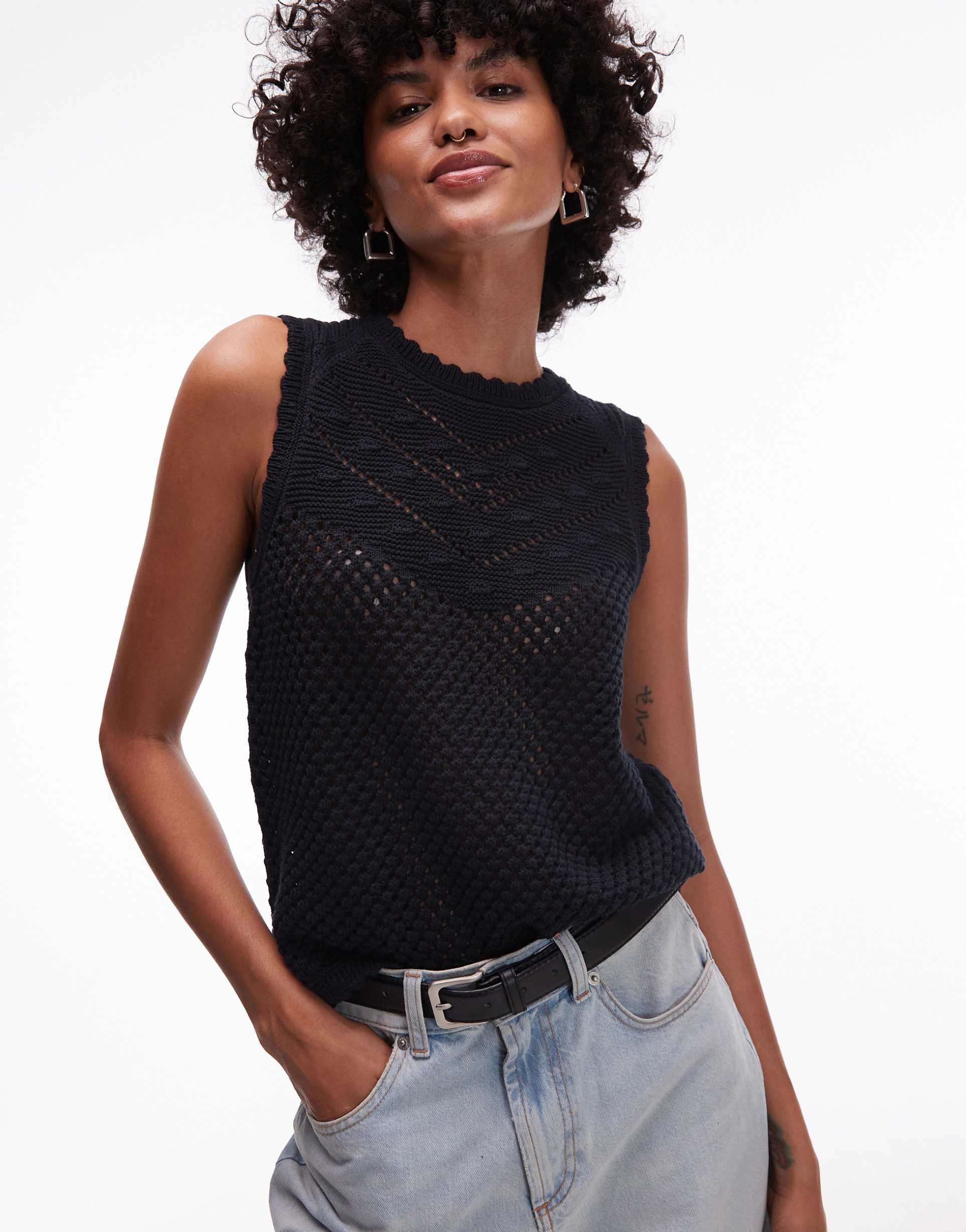 levi's adrienne crochet tank in black