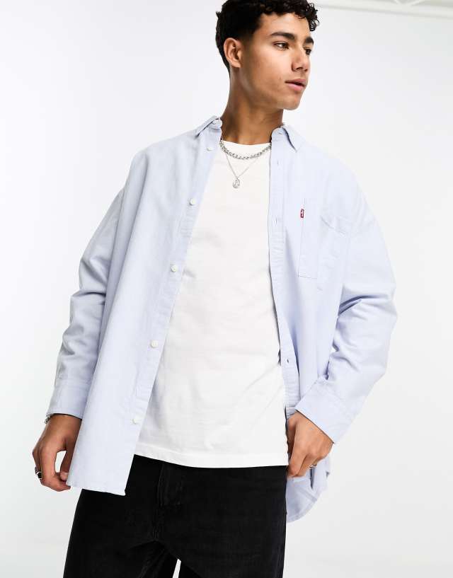 Levi's - alameda button down shirt in light blue with pocket logo