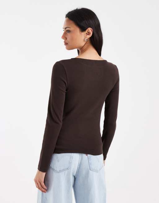 Levi's allie asymmetric long sleeve jersey top in khaki, 4 of 4