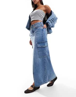 ankle column cargo denim skirt in mid blue