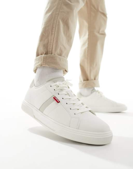 Levi's - Archie - Leren sneakers met crèmekleurig lipje aan de achterkant in wit