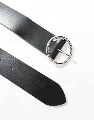 Levi's Athena Leather Belt With Round Silver Buckle In Black
