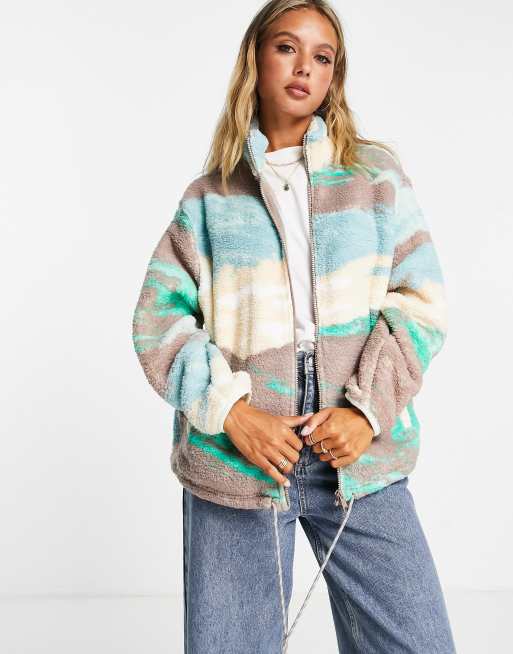 Levi's – Atlas – Minkfärgad fleece i fårskinnsimitation med landskapsmönster