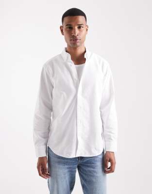 Levi's Authentic Tonal Logo Button Down Relaxed Fit Oxford Shirt In White
