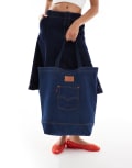 [Levi's] Levi's back pocket denim tote bag in blue One Size Mid blue
