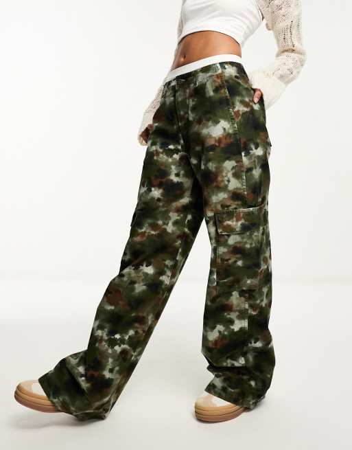 Levi's Baggy cargo pants in green camo print with pockets