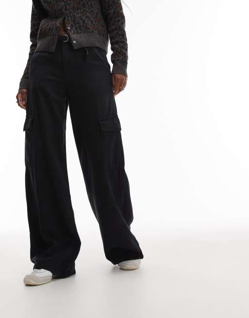 Levi's baggy dad cargo trousers in black, 2 of 5