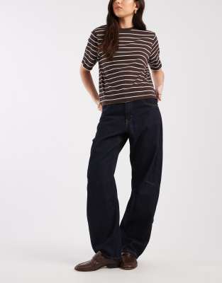 Levi's - Barrel-Jeans in Marineblau mit Bundlasche-Schwarz