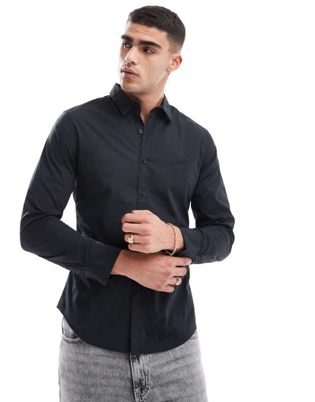 Levi's - battery batwing logo slim fit poplin shirt in black