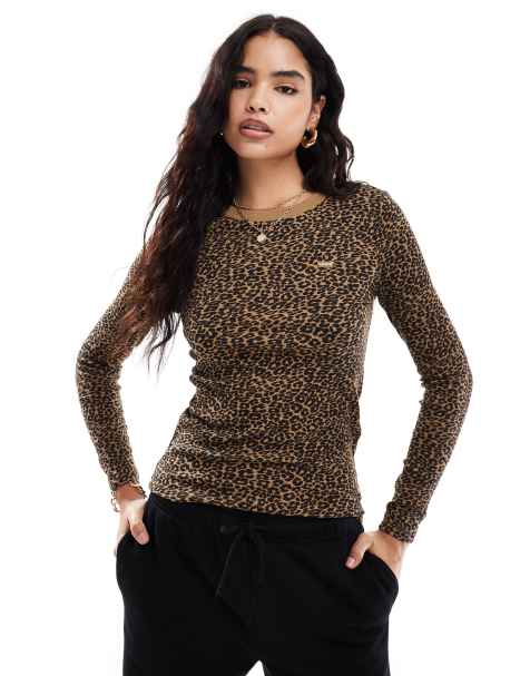 Levi's batwing logo cheetah print long sleeve t-shirt in brown - view 1