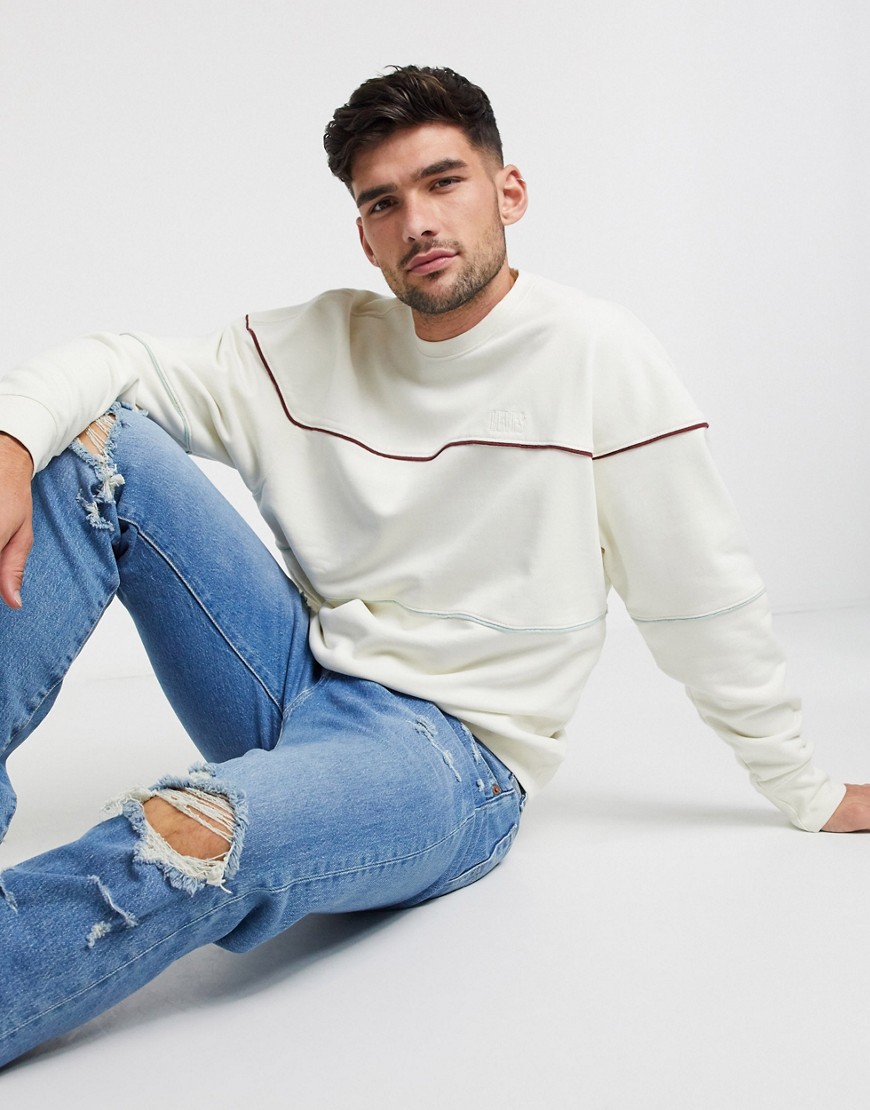 Levi's – Beige sweatshirt med avslappnad passform, tonad logga och kantrand