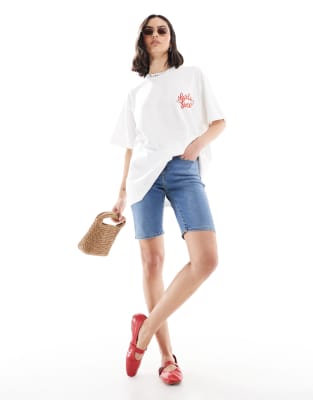 Levi's - Bermuda-Jeans-Shorts in Mittelblau mit hohem Bund