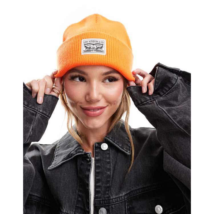 Levi's Berretto in maglia arancione acceso con toppa con logo ASOS