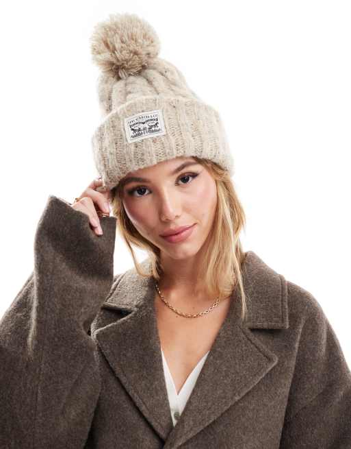 Levi's – Beżowa nakrapiana czapka beanie ze splotem warkoczowym z pomponem i naszywką z logo