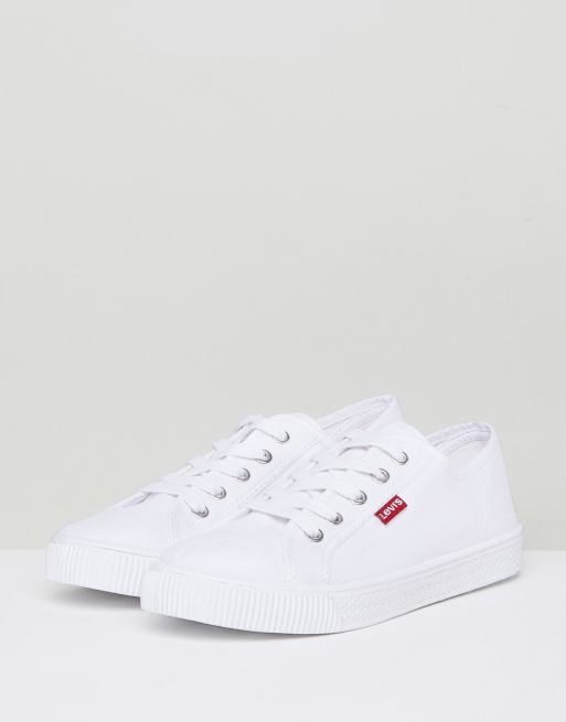 Levi's – Białe płócienne buty z czerwoną naszywką, 2 z 4
