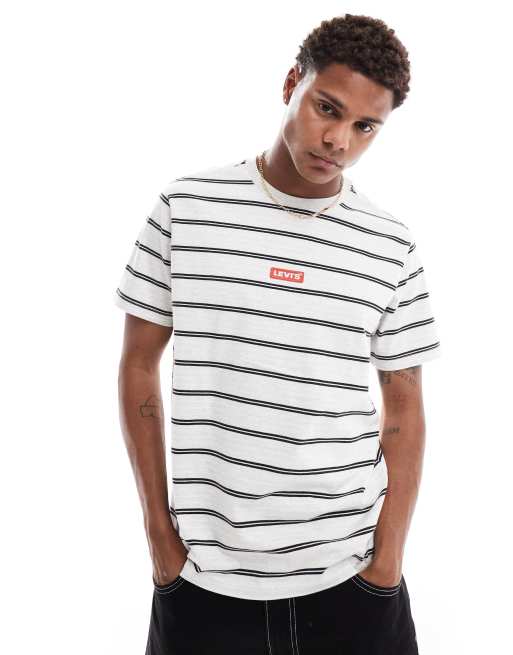 Levi's – Biały T-shirt o luźnym kroju w paski z małą naszywką z logo