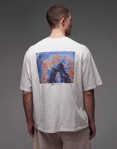 Levi's – Biały T-shirt z artystycznym nadrukiem na plecach - view 1