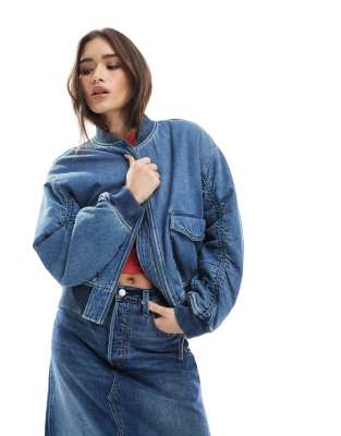 Levi's - Bomberjacke aus Denim in verwaschenem Mittelblau