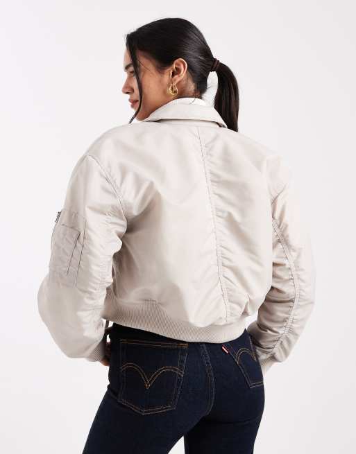 Levi's – Bomberjacke aus Nylon in Schwarz mit gerafften Ärmeln in Grau, 2 von 4