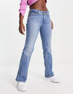 Levi's - Bootcut-Jeans in mittlerer Waschung mit superniedrigem Bund-Blau
