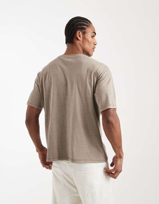 Levi's – Brązowy T-shirt oversize o pudełkowym kroju z efektem sprania, 3 z 5