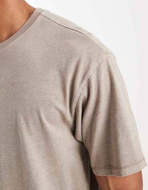Levi's – Brązowy T-shirt oversize o pudełkowym kroju z efektem sprania, 5 z 5