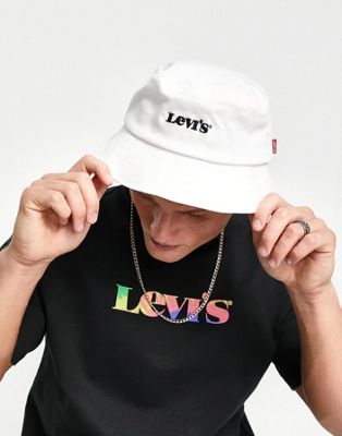 Levi's bucket hat in white with small logo