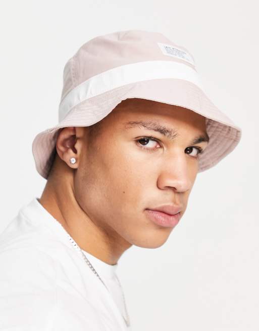 Levi's bucket hat with text logo in pink | ASOS