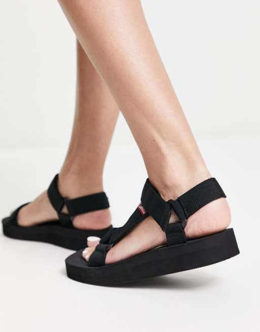 Levi's sandals for store ladies