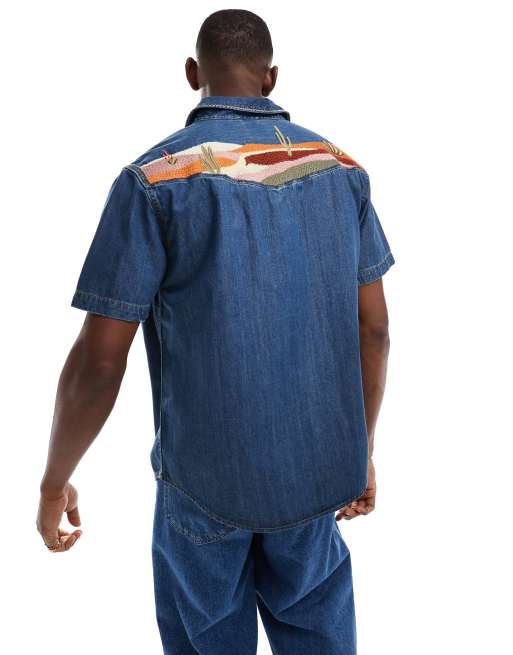 Levi's - Camicia di jeans vestibilità comoda lavaggio medio stile western con ricamo, 4 di 4