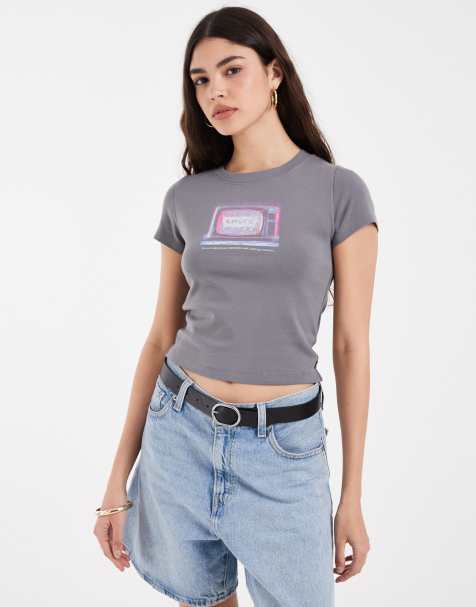 Levi's - camiseta con diseño encogido con estampado gráfico en gris - view 1