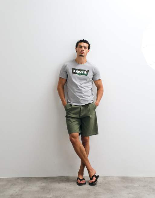 Levi's - camiseta con logo gráfico camuflaje en gris claro, 3 de 7