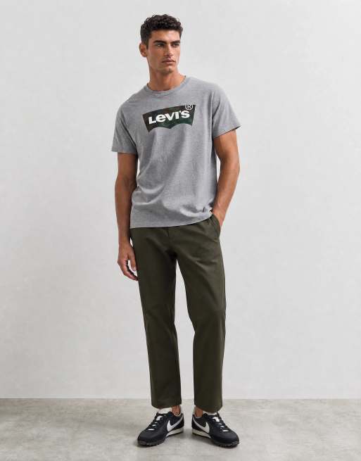 Levi's - camiseta con logo gráfico camuflaje en gris claro, 7 de 7