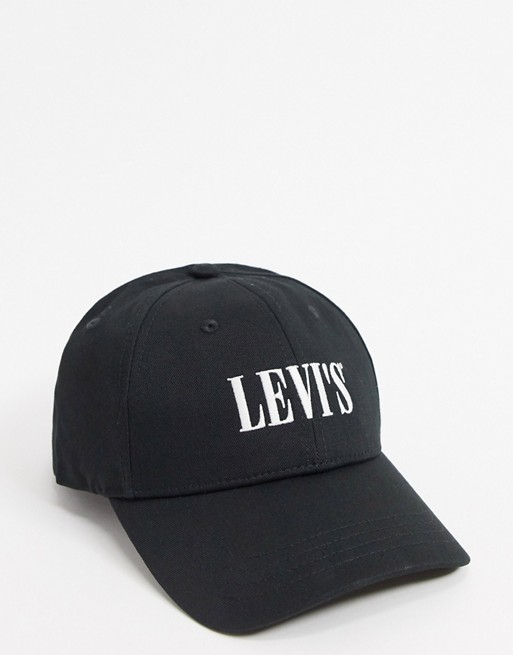 Levi's cap in black with serif logo