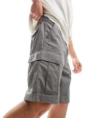 Levi’s Carrier cargo shorts with pockets in olive green