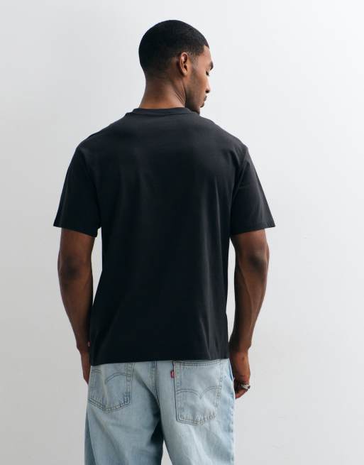 Levi's central batwing badge logo vintage t-shirt in black, 3 of 5