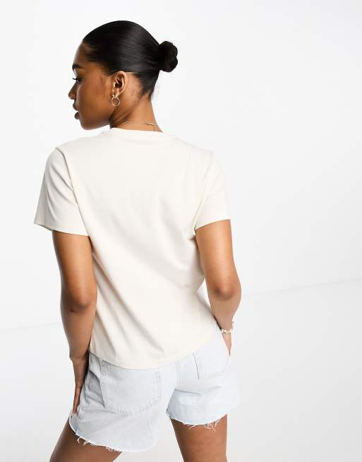 Levi s Classic T Shirt in Creme mit Herz Regenbogen Print