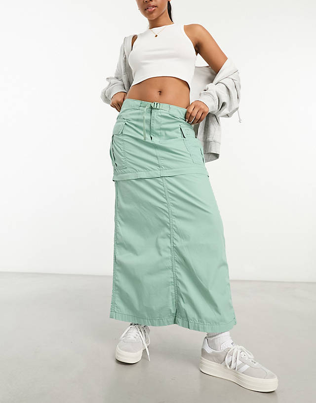 Levi's - convertible cargo skirt in green with pockets