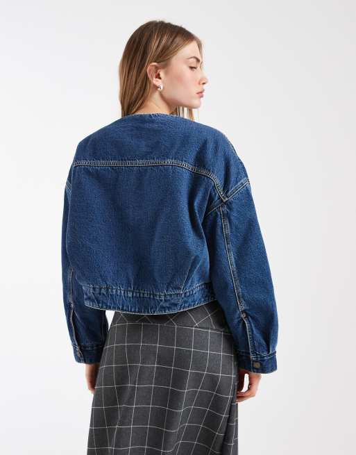 Levi's crop denim trucker jacket with borg lining in blue, 3 of 4
