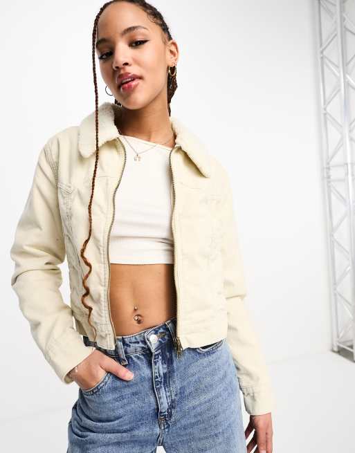 Levi s Cropped sherpa trucker jacket in cream with faux fur collar