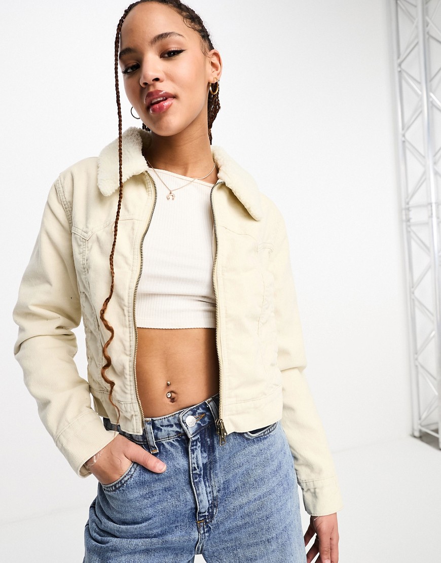 Levi's Cropped sherpa trucker jacket in cream with fur collar-White