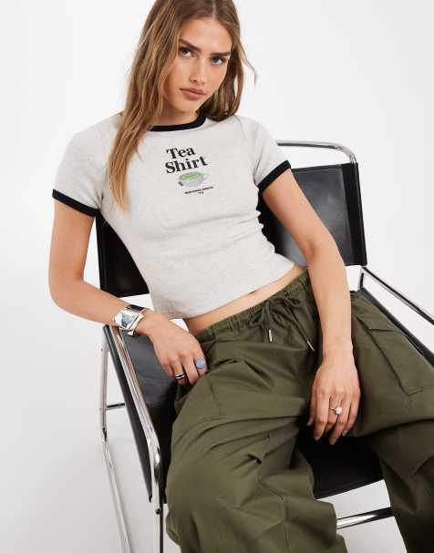 Levi's cropped T-shirt med grafisk print i grå - view 1
