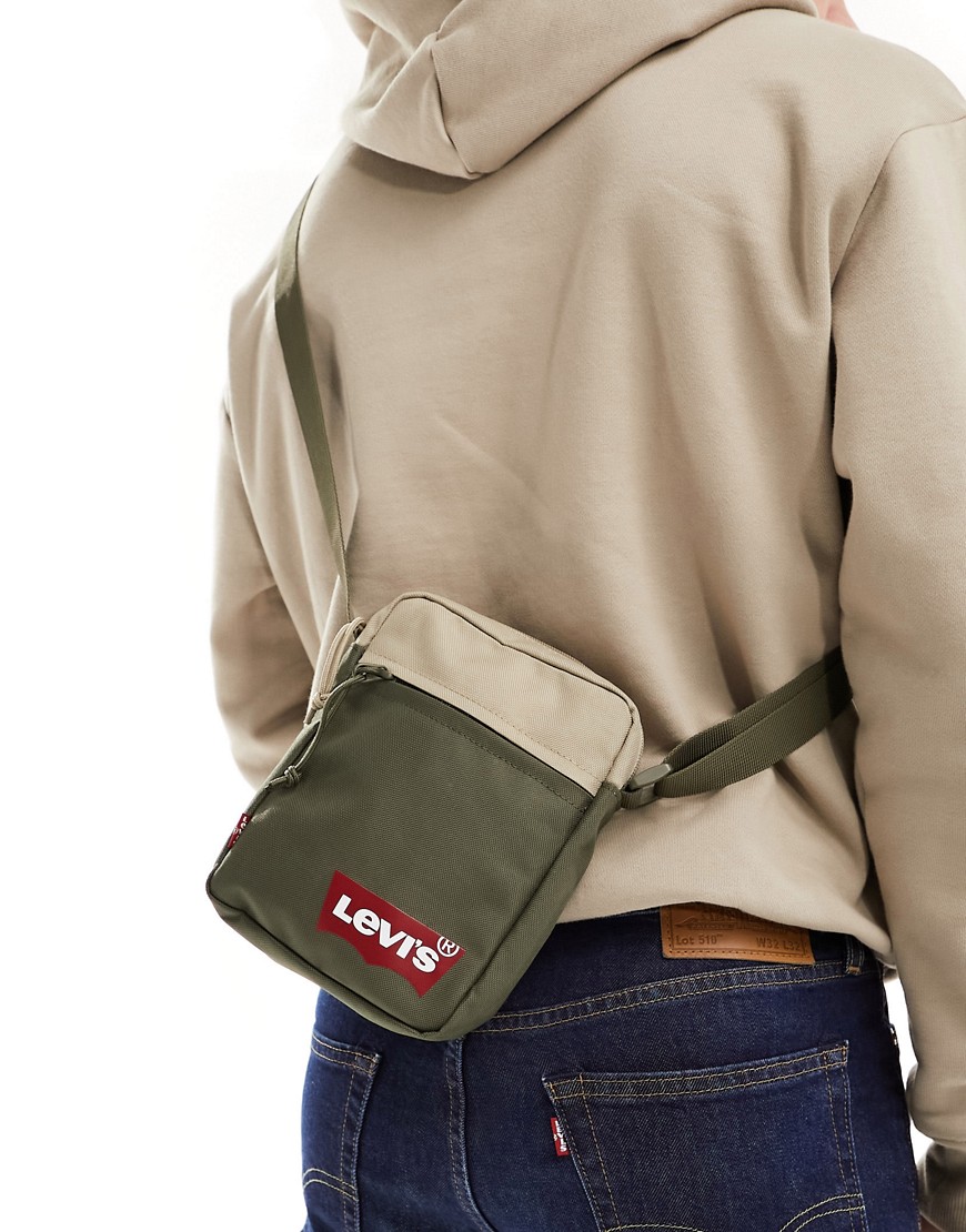 Levi's crossbody bag in khaki with logo-Green