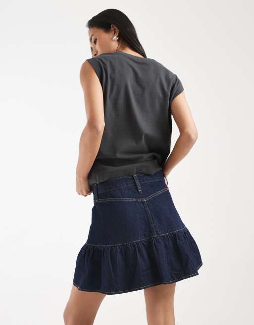 Levi's – Czarna jeansowa spódnica mini z falbanką i efektem sprania, 4 z 5