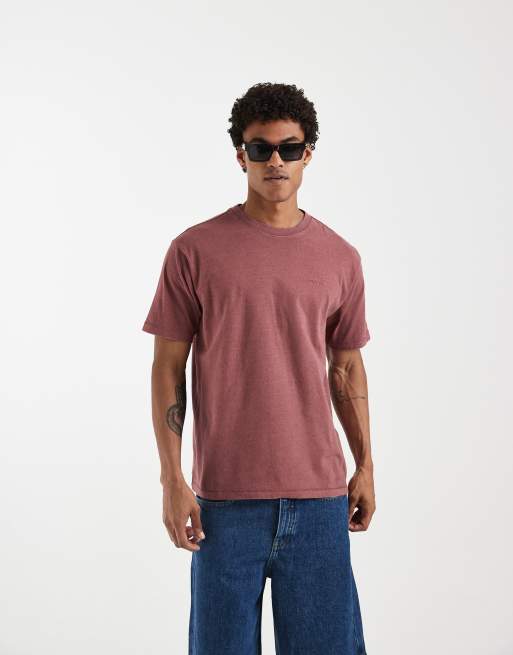 Levi's – Czerwony sprany T-shirt w stylu vintage z czerwoną naszywką