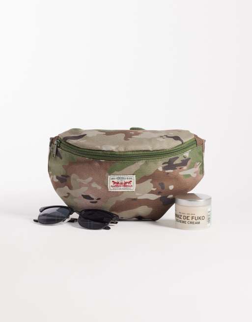 Levi's Duboce sling bumbag in camo print, 3 of 4
