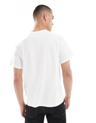 LEVI'S EMBROIDERY SERIF CHEST LOGO RELAXED FIT T-SHIRT