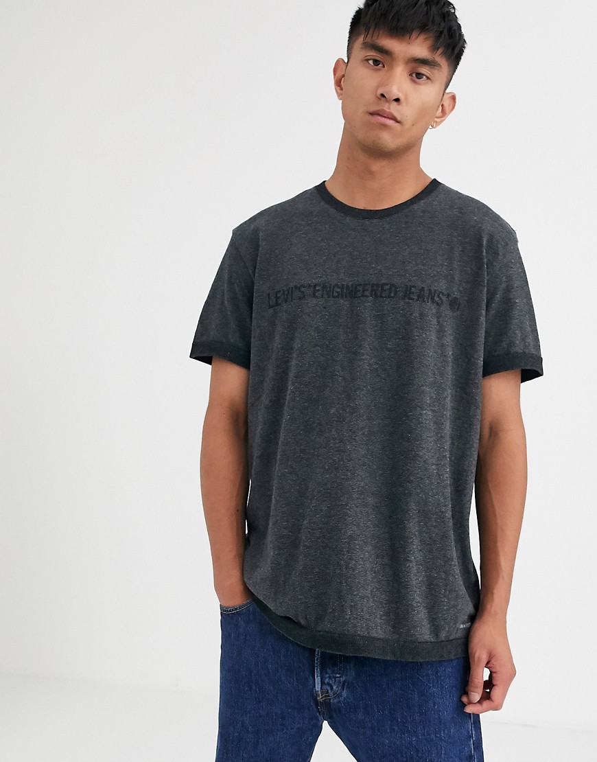 Levi's Engineered — mørkegrå T-shirt med logo-stribe foran og bagpå