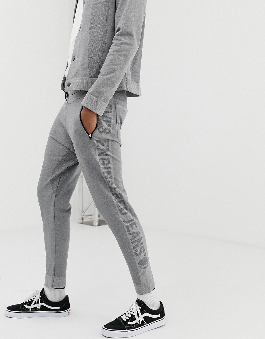 Levi's Engineered - Smaltoelopende joggingbroek met boorden en logo in grijs